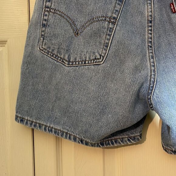 Levi's Vintage Faded Medium Blue Denim Shorts High Rise Red Tag 12 - Picture 11 of 16